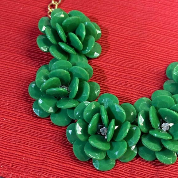 VTG Gold Tone Statement Green Bib Flower Necklace W/Rhinestone Center & Extender - Picture 6 of 7